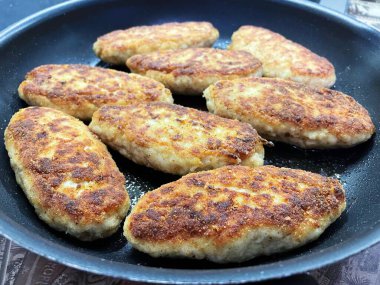 Kızartma tavası, pirzola, et, tavuk, domuz eti, dana eti, dana eti, yağ, kızartma, yağ, yağ, aşçı, mutfak, ev yemeği, yemek, kalori, protein, tuz, lezzetli aşk hayatı.