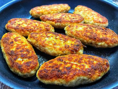 Kızartma tavası, pirzola, et, tavuk, domuz eti, dana eti, dana eti, yağ, kızartma, yağ, yağ, aşçı, mutfak, ev yemeği, yemek, kalori, protein, tuz, lezzetli aşk hayatı.