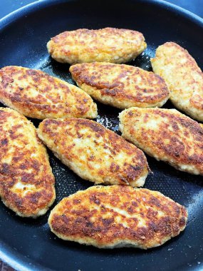 Kızartma tavası, pirzola, et, tavuk, domuz eti, dana eti, dana eti, yağ, kızartma, yağ, yağ, aşçı, mutfak, ev yemeği, yemek, kalori, protein, tuz, lezzetli aşk hayatı.