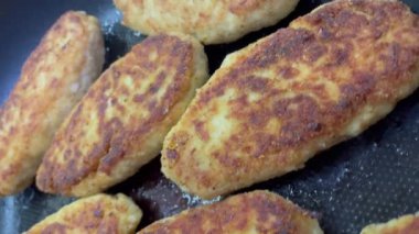 Kızartma tavası, pirzola, et, tavuk, domuz eti, dana eti, dana eti, yağ, kızartma, yağ, yağ, aşçı, mutfak, ev yemeği, yemek, kalori, protein, tuz, lezzetli aşk hayatı.