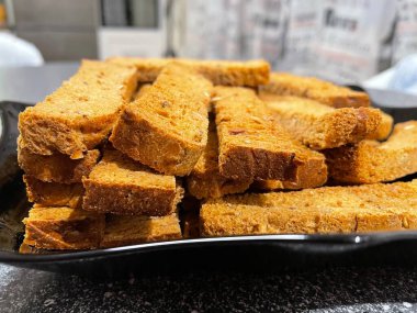 Kurutulmuş tahıl, çavdar, buğday, tahıllı ekmek, kraker, yiyecek, un, masa, tabak, mutfak, Ukrayna, Ukrayna, lezzetli, yenilebilir, aşk, yaşam, açlık, açlık.