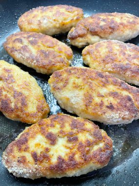 Kızartma tavası, pirzola, et, tavuk, domuz eti, dana eti, dana eti, yağ, kızartma, yağ, yağ, aşçı, mutfak, ev yemeği, yemek, kalori, protein, tuz, lezzetli aşk hayatı.