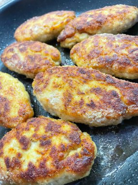 Kızartma tavası, pirzola, et, tavuk, domuz eti, dana eti, dana eti, yağ, kızartma, yağ, yağ, aşçı, mutfak, ev yemeği, yemek, kalori, protein, tuz, lezzetli aşk hayatı.