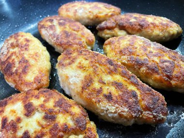 Kızartma tavası, pirzola, et, tavuk, domuz eti, dana eti, dana eti, yağ, kızartma, yağ, yağ, aşçı, mutfak, ev yemeği, yemek, kalori, protein, tuz, lezzetli aşk hayatı.