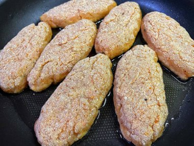 Kızartma tavası, pirzola, et, tavuk, domuz eti, dana eti, dana eti, yağ, kızartma, yağ, yağ, aşçı, mutfak, ev yemeği, yemek, kalori, protein, tuz, lezzetli aşk hayatı.