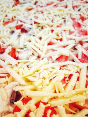 Rendelenmiş peynir, süt ürünleri, domatesler, mantarlar, ev yapımı pastalar, yemek, mutfak, masa, yemek, aşk hayatı, Ukrayna, Ukrayna.