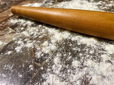 Un, hamur, tahta raptiye, masa, hamur işleri, fırın, mutfak, aşçı.