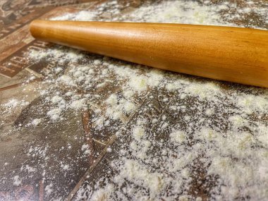 Un, hamur, tahta raptiye, masa, hamur işleri, fırın, mutfak, aşçı.