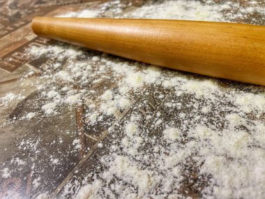 Un, hamur, tahta raptiye, masa, hamur işleri, fırın, mutfak, aşçı.