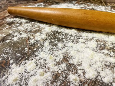 Un, hamur, tahta raptiye, masa, hamur işleri, fırın, mutfak, aşçı.