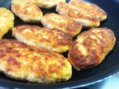 Kızartma tavası, pirzola, et, tavuk, domuz eti, dana eti, dana eti, yağ, kızartma, yağ, yağ, aşçı, mutfak, ev yemeği, yemek, kalori, protein, tuz, lezzetli aşk hayatı.