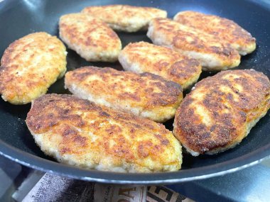 Kızartma tavası, pirzola, et, tavuk, domuz eti, dana eti, dana eti, yağ, kızartma, yağ, yağ, aşçı, mutfak, ev yemeği, yemek, kalori, protein, tuz, lezzetli aşk hayatı.