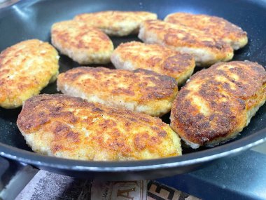 Kızartma tavası, pirzola, et, tavuk, domuz eti, dana eti, dana eti, yağ, kızartma, yağ, yağ, aşçı, mutfak, ev yemeği, yemek, kalori, protein, tuz, lezzetli aşk hayatı.