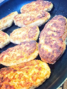 Kızartma tavası, pirzola, et, tavuk, domuz eti, dana eti, dana eti, yağ, kızartma, yağ, yağ, aşçı, mutfak, ev yemeği, yemek, kalori, protein, tuz, lezzetli aşk hayatı.