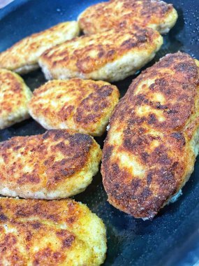 Kızartma tavası, pirzola, et, tavuk, domuz eti, dana eti, dana eti, yağ, kızartma, yağ, yağ, aşçı, mutfak, ev yemeği, yemek, kalori, protein, tuz, lezzetli aşk hayatı.