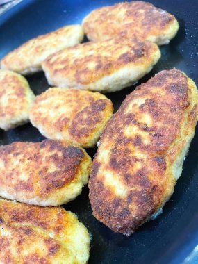 Kızartma tavası, pirzola, et, tavuk, domuz eti, dana eti, dana eti, yağ, kızartma, yağ, yağ, aşçı, mutfak, ev yemeği, yemek, kalori, protein, tuz, lezzetli aşk hayatı.