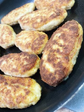 Kızartma tavası, pirzola, et, tavuk, domuz eti, dana eti, dana eti, yağ, kızartma, yağ, yağ, aşçı, mutfak, ev yemeği, yemek, kalori, protein, tuz, lezzetli aşk hayatı.