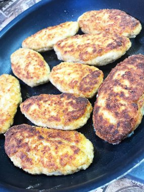 Kızartma tavası, pirzola, et, tavuk, domuz eti, dana eti, dana eti, yağ, kızartma, yağ, yağ, aşçı, mutfak, ev yemeği, yemek, kalori, protein, tuz, lezzetli aşk hayatı.