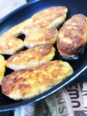 Kızartma tavası, pirzola, et, tavuk, domuz eti, dana eti, dana eti, yağ, kızartma, yağ, yağ, aşçı, mutfak, ev yemeği, yemek, kalori, protein, tuz, lezzetli aşk hayatı.