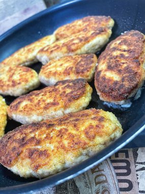 Kızartma tavası, pirzola, et, tavuk, domuz eti, dana eti, dana eti, yağ, kızartma, yağ, yağ, aşçı, mutfak, ev yemeği, yemek, kalori, protein, tuz, lezzetli aşk hayatı.