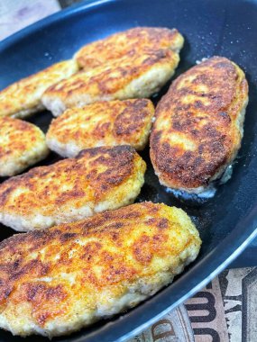 Kızartma tavası, pirzola, et, tavuk, domuz eti, dana eti, dana eti, yağ, kızartma, yağ, yağ, aşçı, mutfak, ev yemeği, yemek, kalori, protein, tuz, lezzetli aşk hayatı.