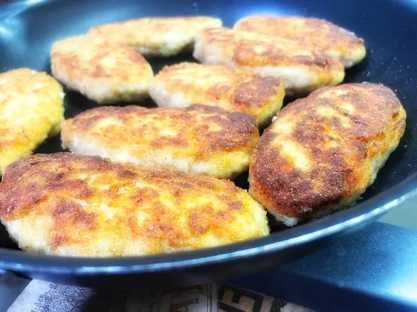 Kızartma tavası, pirzola, et, tavuk, domuz eti, dana eti, dana eti, yağ, kızartma, yağ, yağ, aşçı, mutfak, ev yemeği, yemek, kalori, protein, tuz, lezzetli aşk hayatı.