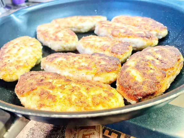 Kızartma tavası, pirzola, et, tavuk, domuz eti, dana eti, dana eti, yağ, kızartma, yağ, yağ, aşçı, mutfak, ev yemeği, yemek, kalori, protein, tuz, lezzetli aşk hayatı.