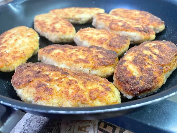 Kızartma tavası, pirzola, et, tavuk, domuz eti, dana eti, dana eti, yağ, kızartma, yağ, yağ, aşçı, mutfak, ev yemeği, yemek, kalori, protein, tuz, lezzetli aşk hayatı.