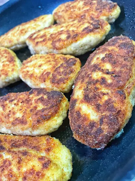 Kızartma tavası, pirzola, et, tavuk, domuz eti, dana eti, dana eti, yağ, kızartma, yağ, yağ, aşçı, mutfak, ev yemeği, yemek, kalori, protein, tuz, lezzetli aşk hayatı.