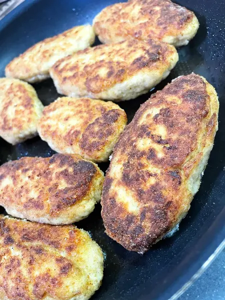 Kızartma tavası, pirzola, et, tavuk, domuz eti, dana eti, dana eti, yağ, kızartma, yağ, yağ, aşçı, mutfak, ev yemeği, yemek, kalori, protein, tuz, lezzetli aşk hayatı.