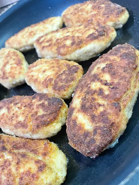 Kızartma tavası, pirzola, et, tavuk, domuz eti, dana eti, dana eti, yağ, kızartma, yağ, yağ, aşçı, mutfak, ev yemeği, yemek, kalori, protein, tuz, lezzetli aşk hayatı.