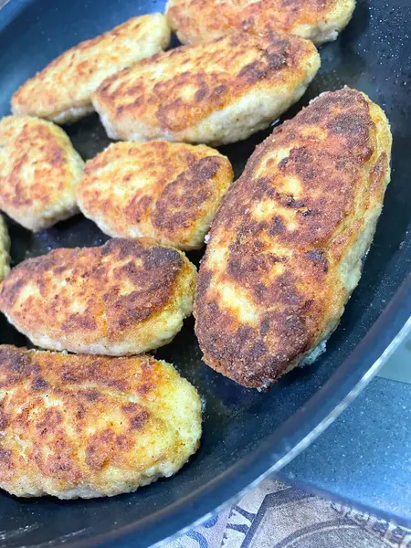 Kızartma tavası, pirzola, et, tavuk, domuz eti, dana eti, dana eti, yağ, kızartma, yağ, yağ, aşçı, mutfak, ev yemeği, yemek, kalori, protein, tuz, lezzetli aşk hayatı.