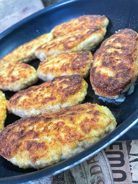 Kızartma tavası, pirzola, et, tavuk, domuz eti, dana eti, dana eti, yağ, kızartma, yağ, yağ, aşçı, mutfak, ev yemeği, yemek, kalori, protein, tuz, lezzetli aşk hayatı.