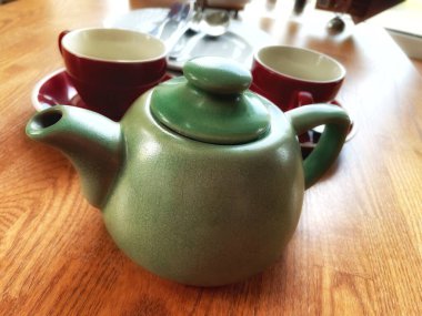 Bardak, fincan, fincan tabağı, çay partisi, çay, çaydanlık, içecek, masa, kahvaltı.