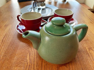 Bardak, fincan, fincan tabağı, çay partisi, çay, çaydanlık, içecek, masa, kahvaltı.