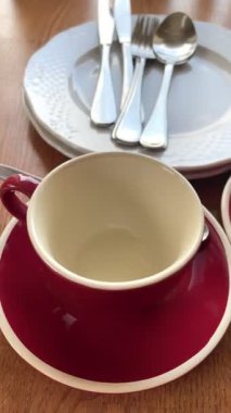 Bardak, fincan, fincan tabağı, çay partisi, çay, çaydanlık, çaydanlık, içecek, masa, çatal, kaşık, çatal, bıçak, tabak