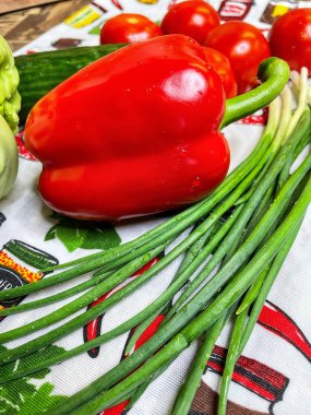 Sebze, botanik, organik, vegan, lahana, yeşil soğan, kırmızı biber, domates, salatalık, mutfak, masa, salata, vitamin, yemek, yemek.