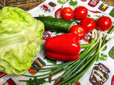 Sebze, botanik, organik, vegan, lahana, yeşil soğan, kırmızı biber, domates, salatalık, mutfak, masa, salata, vitamin, yemek, yemek.