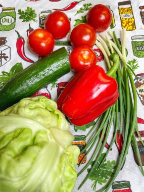 Sebze, botanik, organik, vegan, lahana, yeşil soğan, kırmızı biber, domates, salatalık, mutfak, masa, salata, vitamin, yemek, yemek.