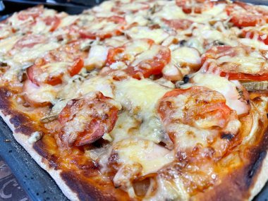 Ev yapımı hamur işleri, peynir, domates, turta, pizza, mutfak, yemek.