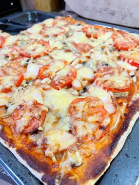 Ev yapımı hamur işleri, peynir, domates, turta, pizza, mutfak, yemek.