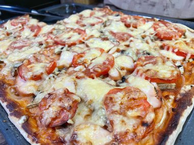 Ev yapımı hamur işleri, peynir, domates, turta, pizza, mutfak, yemek.