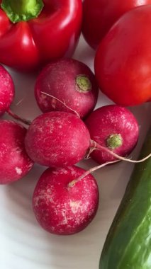 Sebzeler, vitaminler, organik, vegan, tabak, domates, turp, salatalık, domates, biber.