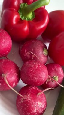 Sebzeler, vitaminler, organik, vegan, tabak, domates, turp, salatalık, domates, biber.