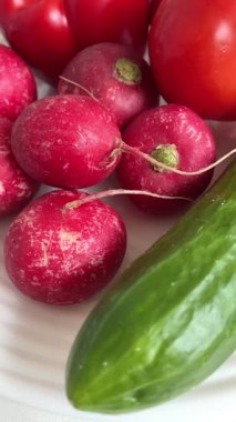 Sebzeler, vitaminler, organik, vegan, tabak, domates, turp, salatalık, domates, biber.