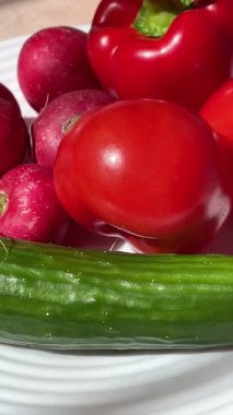 Sebzeler, vitaminler, organik, vegan, tabak, domates, turp, salatalık, domates, biber.