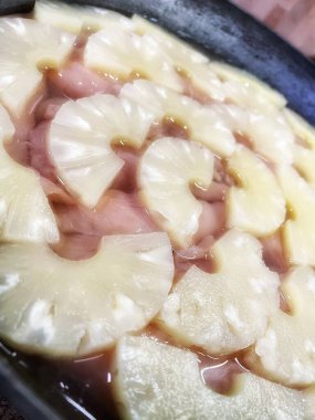 Ananas dilimlenmiş halkalar, ananas halkaları, yemek, pişirmek, tava, mutfak, masa..