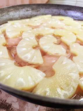 Ananas dilimlenmiş halkalar, ananas halkaları, yemek, pişirmek, tava, mutfak, masa..