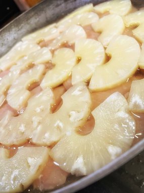 Ananas dilimlenmiş halkalar, ananas halkaları, yemek, pişirmek, tava, mutfak, masa..