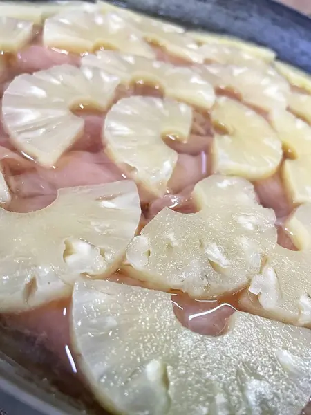 Ananas dilimlenmiş halkalar, ananas halkaları, yemek, pişirmek, tava, mutfak, masa..